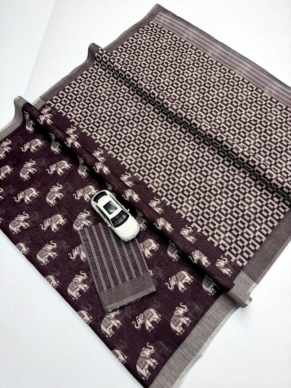 Fabric - Plain Linen Saree